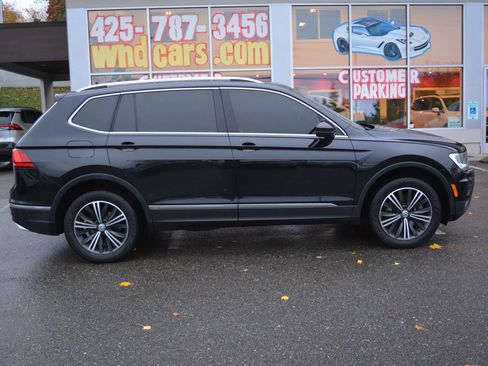Used 2018 Volkswagen Tiguan SEL w/ 3rd Row Seat Package image 8
