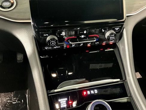 New 2025 Jeep Grand Cherokee L Limited w/ Black Appearance Package image 6