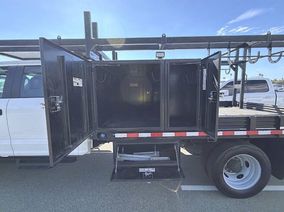 Used 2022 Ford F550 4x4 Crew Cab Super Duty w/ Power Equipment Group image 18