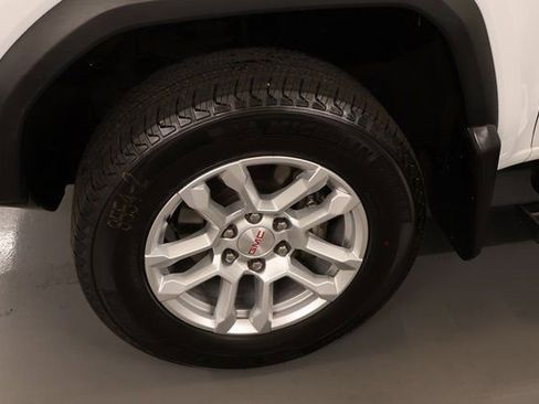 Used 2023 GMC Canyon Denali image 9