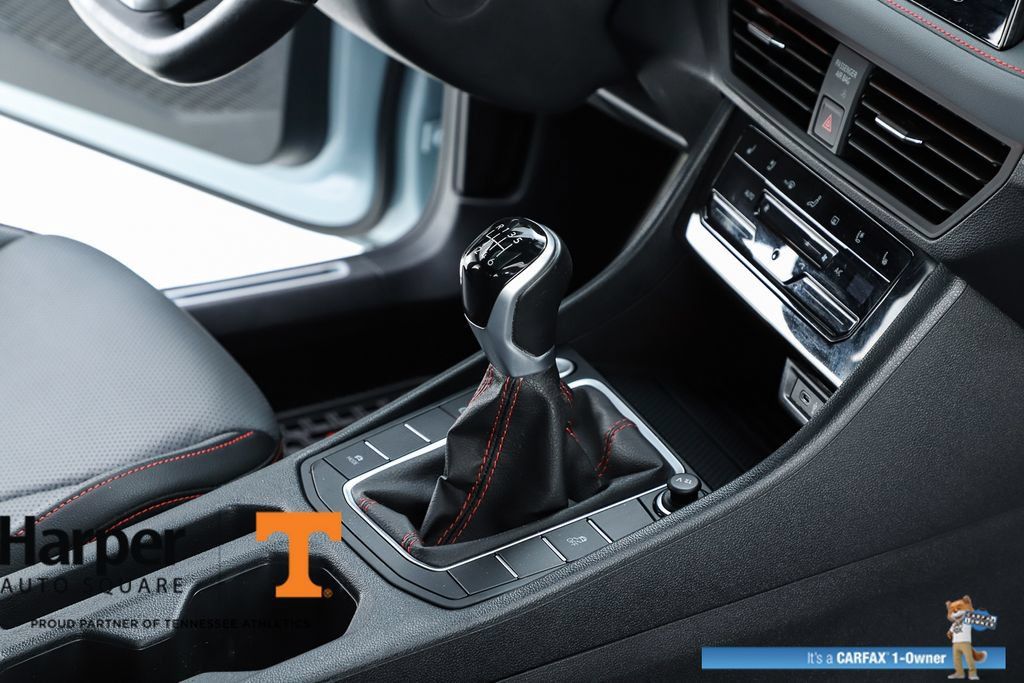 Used 2025 Volkswagen Jetta GLI Autobahn FWD image 33