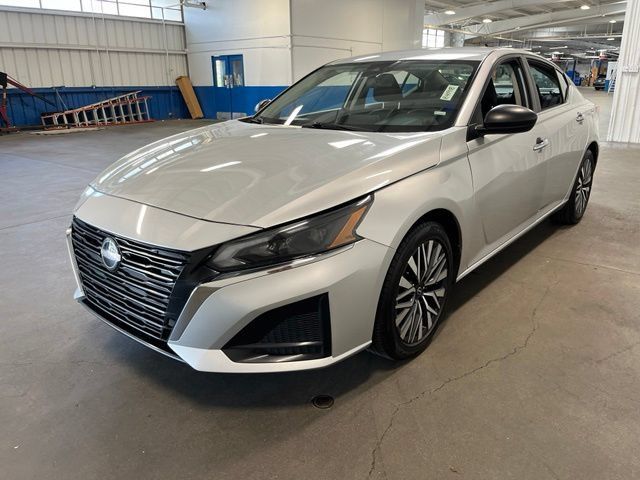 Used 2024 Nissan Altima 2.5 SV FWD image 7