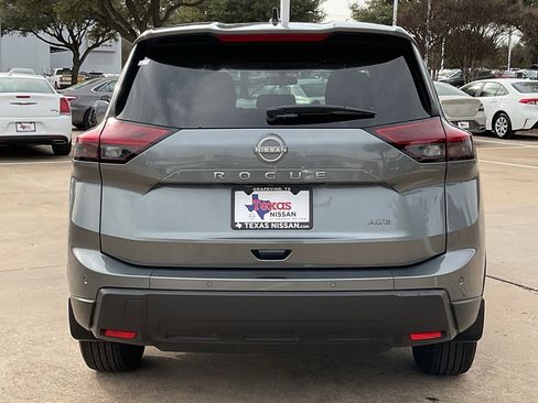 Used 2025 Nissan Rogue S image 6