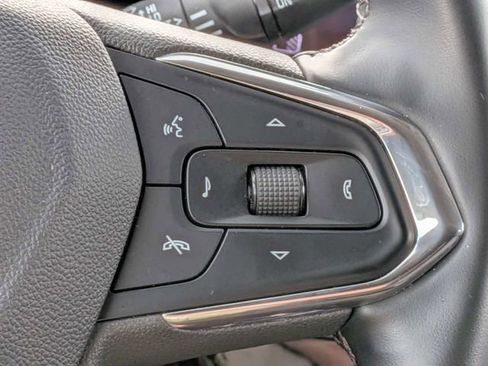 Used 2025 Chevrolet Trax LT w/ LT Convenience Package FWD image 23