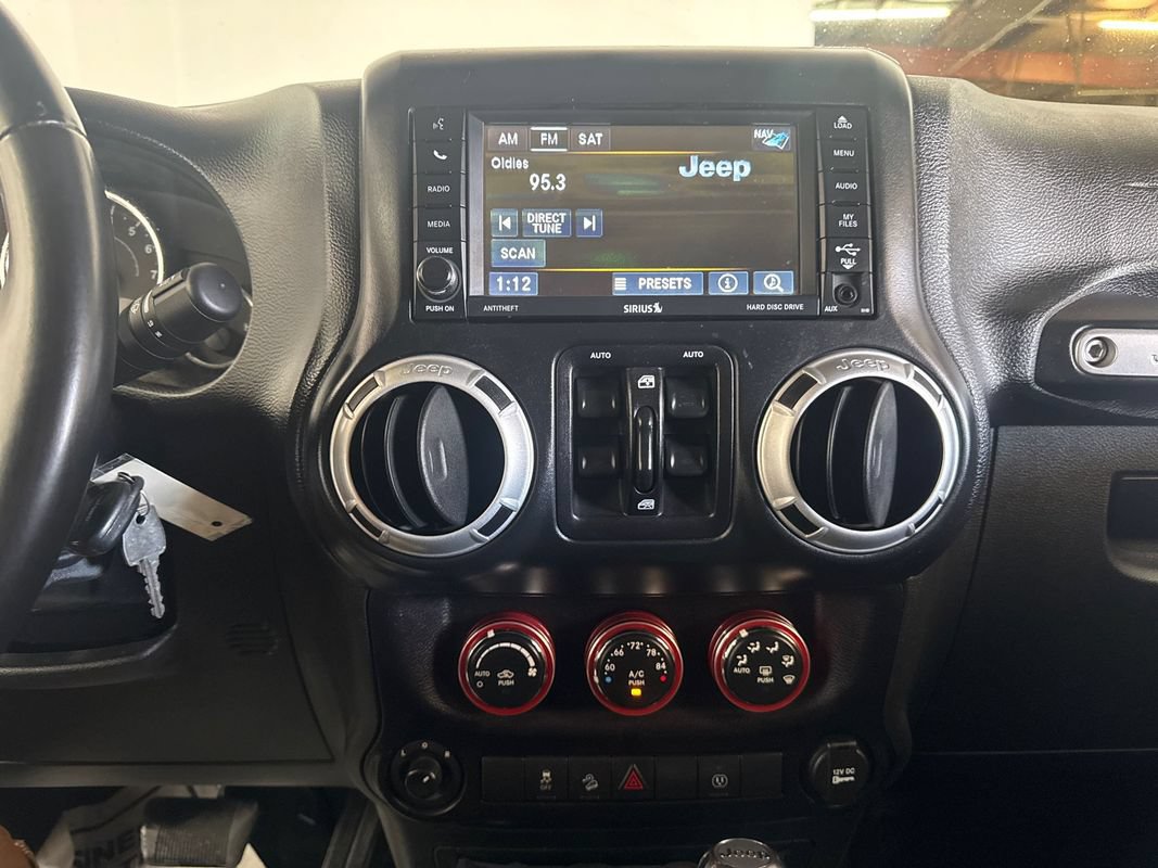 Used 2015 Jeep Wrangler Unlimited Sahara AWD/4WD image 16