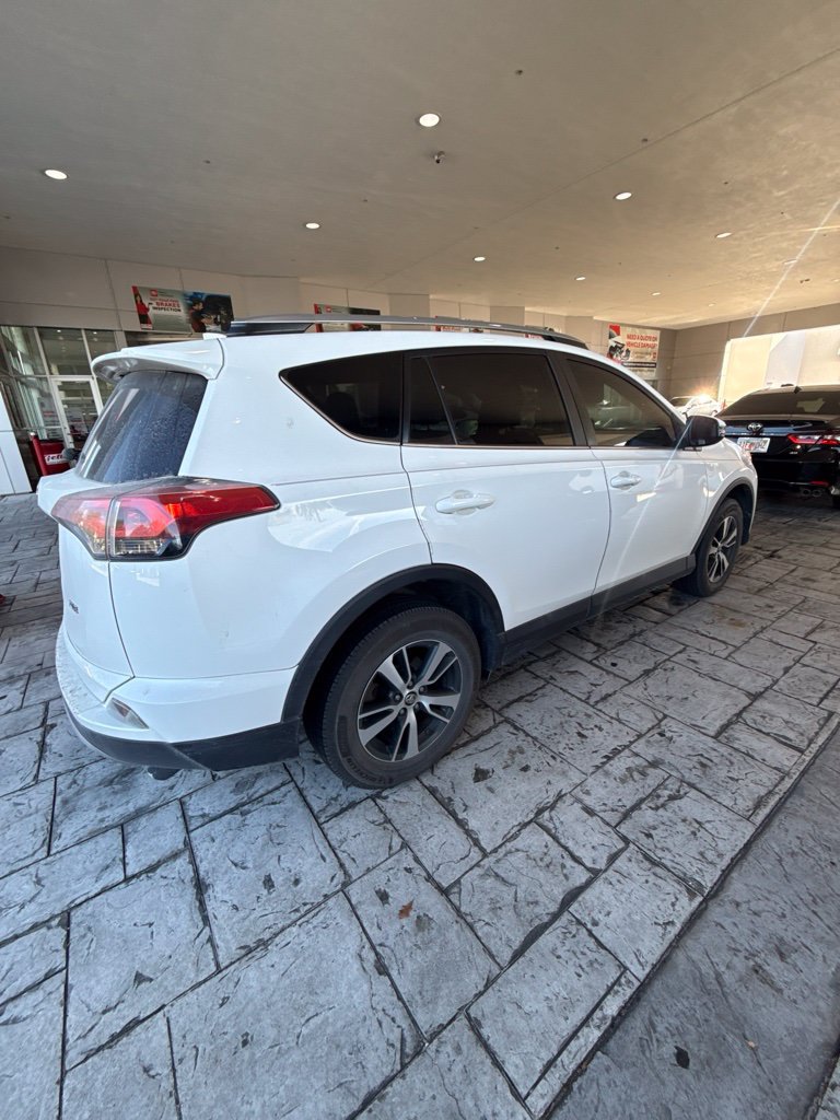 Used 2018 Toyota RAV4 XLE FWD image 6