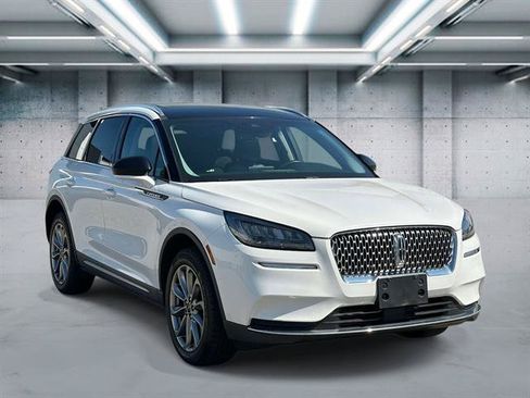 Used 2022 Lincoln Corsair AWD w/ Premium Package image 2