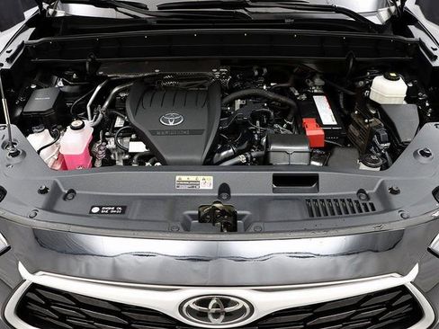 Used 2023 Toyota Highlander XLE image 29