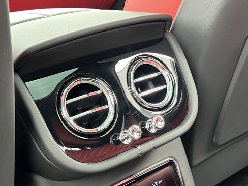 Certified 2022 Bentley Bentayga image 21