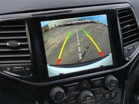 Used 2020 Jeep Grand Cherokee Altitude image 29