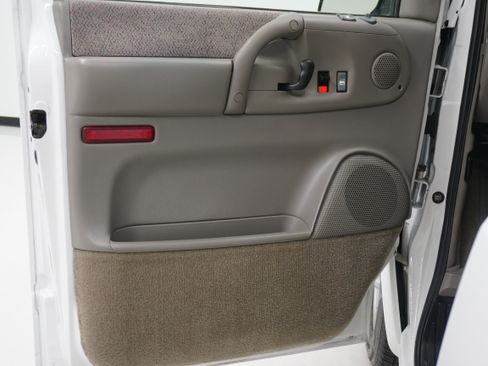 Used 2003 Chevrolet Astro image 12