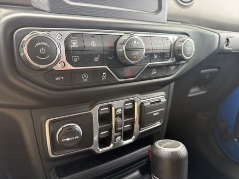 Used 2020 Jeep Gladiator Sport w/ Quick Order Package 24S AWD/4WD image 7