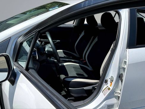 Used 2022 Nissan Versa SV FWD image 20