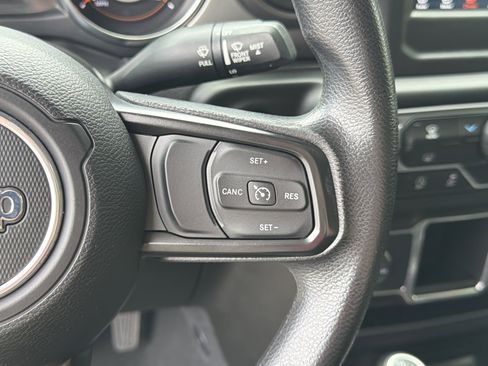 Used 2022 Jeep Gladiator Sport AWD/4WD image 34