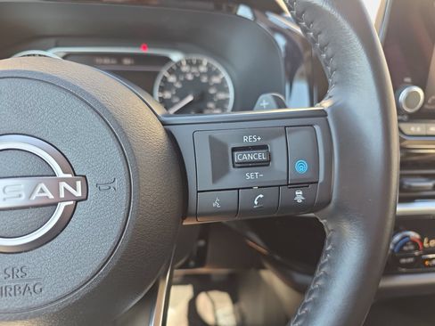 Used 2025 Nissan Pathfinder SV FWD image 18