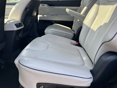 Used 2023 Hyundai Palisade Calligraphy image 21