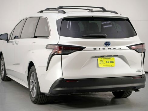 Used 2023 Toyota Sienna XLE w/ XLE Plus Package image 47