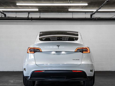 Used 2023 Tesla Model Y Performance AWD/4WD image 4