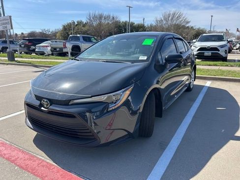 Used 2025 Toyota Corolla LE image 7