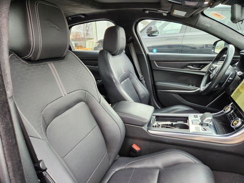 Used 2022 Jaguar XF R-Dynamic SE image 16