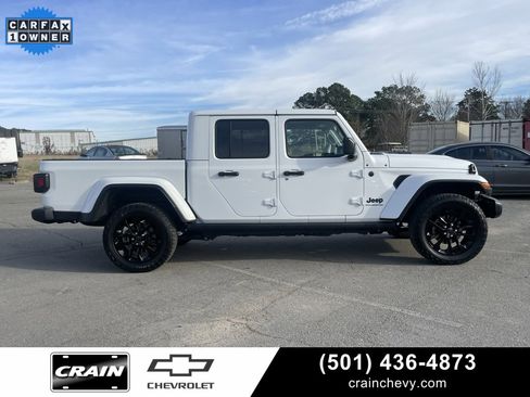 Used 2025 Jeep Gladiator Sport image 8