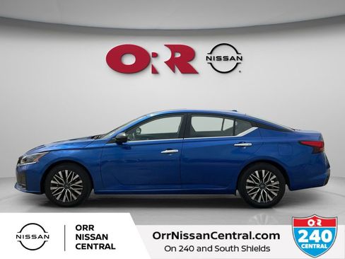 Used 2025 Nissan Altima 2.5 SV FWD image 8