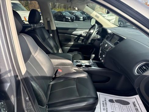 Used 2020 Nissan Pathfinder SL image 29