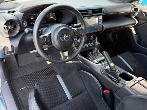 Used 2024 Toyota GR86 Premium RWD image 21