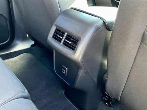 Used 2023 Chevrolet Equinox LT image 32