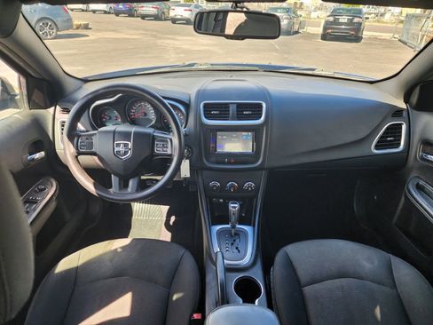 Used 2013 Dodge Avenger SE image 9
