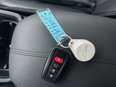Used 2022 Toyota RAV4 XLE Premium AWD/4WD image 18