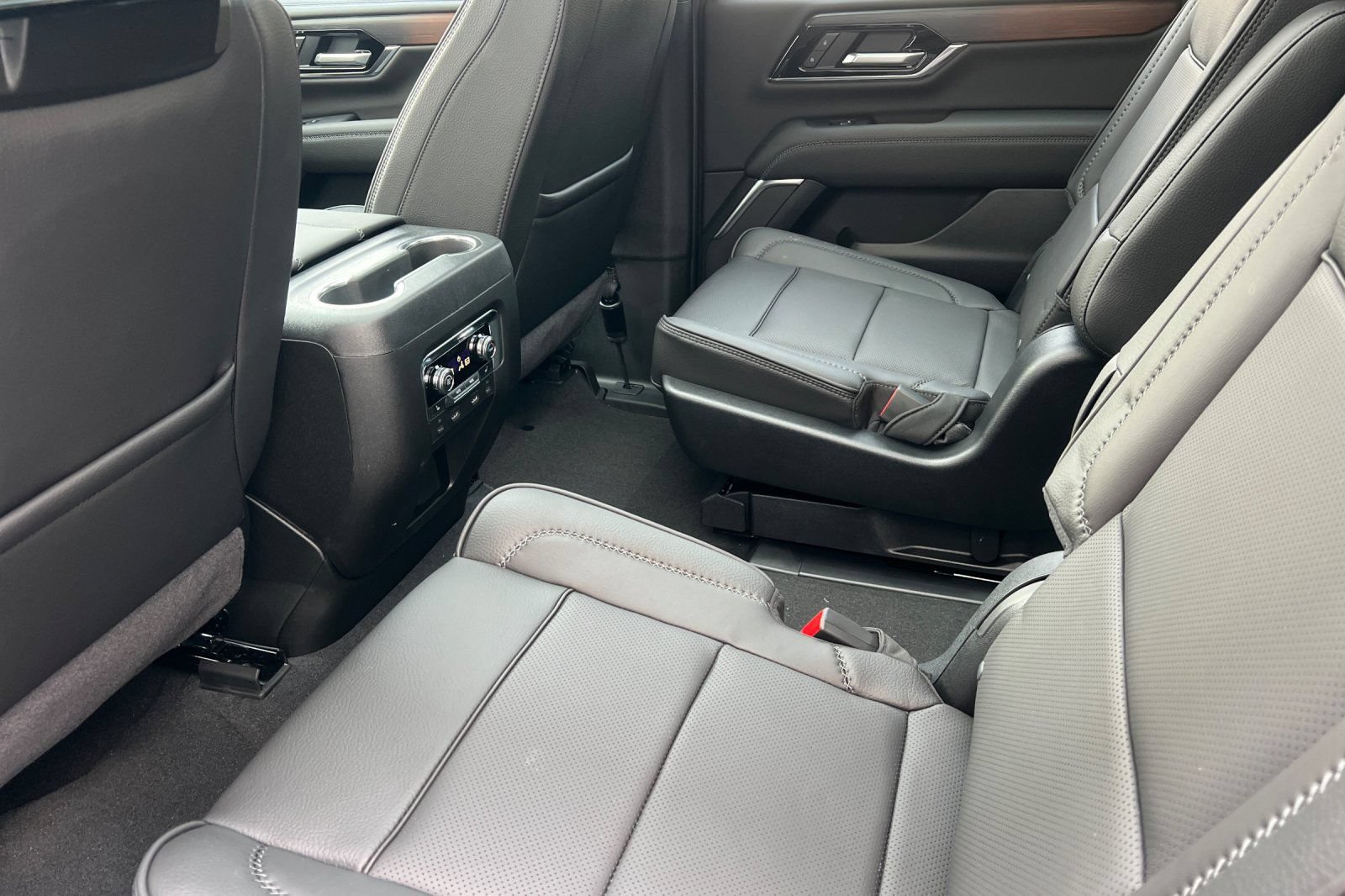New 2026 GMC Yukon XL Denali w/ Denali Reserve Package AWD/4WD image 9