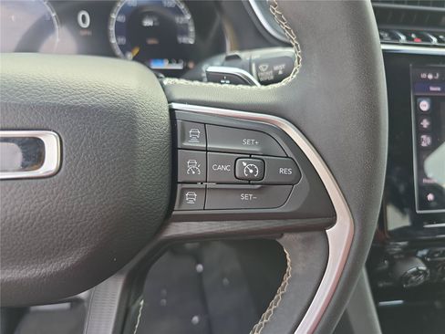 Used 2023 Jeep Grand Cherokee Altitude AWD/4WD image 30