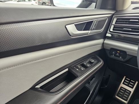 Certified 2025 Volkswagen Atlas Peak Edition SE image 29