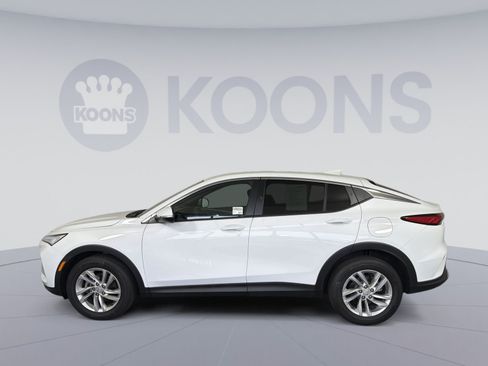 Used 2024 Buick Envista Preferred FWD image 2