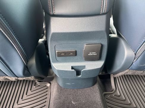 Used 2025 Ford Maverick Lariat AWD/4WD image 13