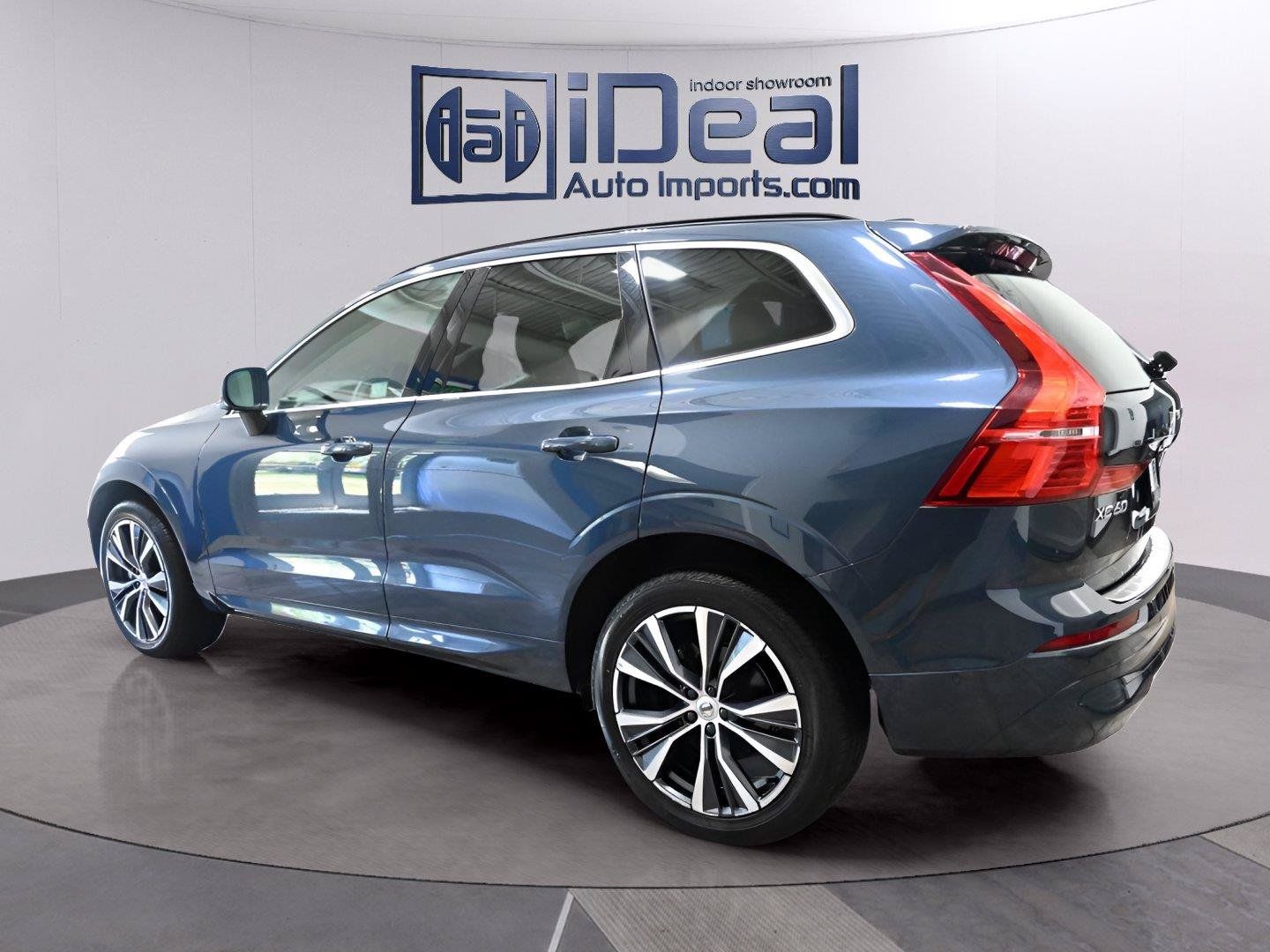 Used 2022 Volvo XC60 B5 Momentum w/ Protection Package AWD/4WD image 3