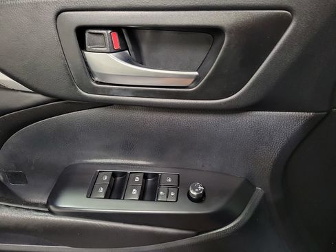Used 2019 Toyota Highlander SE AWD/4WD image 28