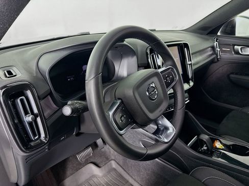 Used 2023 Volvo XC40 Recharge Ultimate AWD/4WD image 4