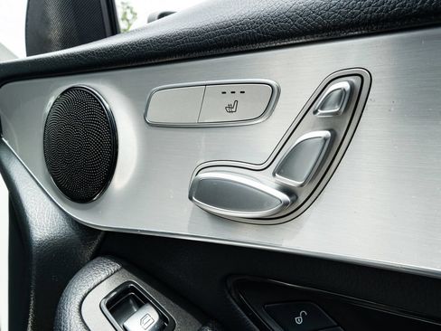 Used 2019 Mercedes-Benz GLC 300 4MATIC w/ Premium Package image 14