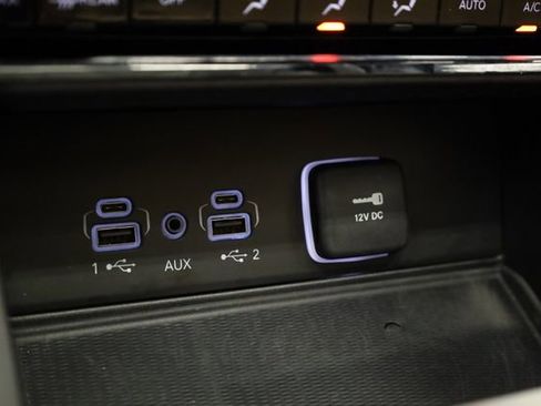Used 2023 Jeep Grand Cherokee L Summit w/ Luxury Tech Group V AWD/4WD image 24