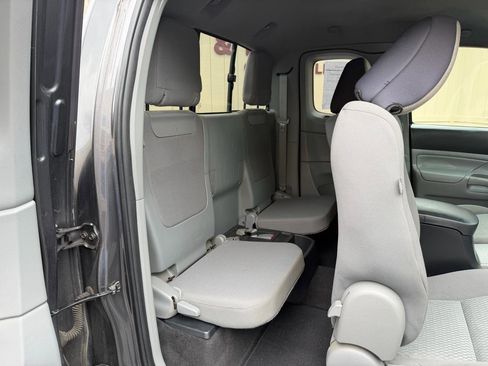 Used 2012 Toyota Tacoma 4x4 Access Cab V6 w/ SR5 Pkg image 5