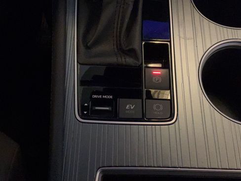 Certified 2025 Toyota Sienna XLE FWD image 16
