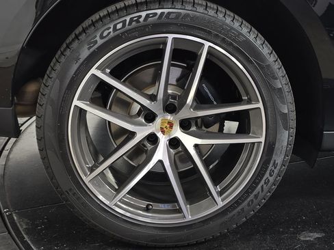 Certified 2026 Porsche Macan AWD/4WD image 29