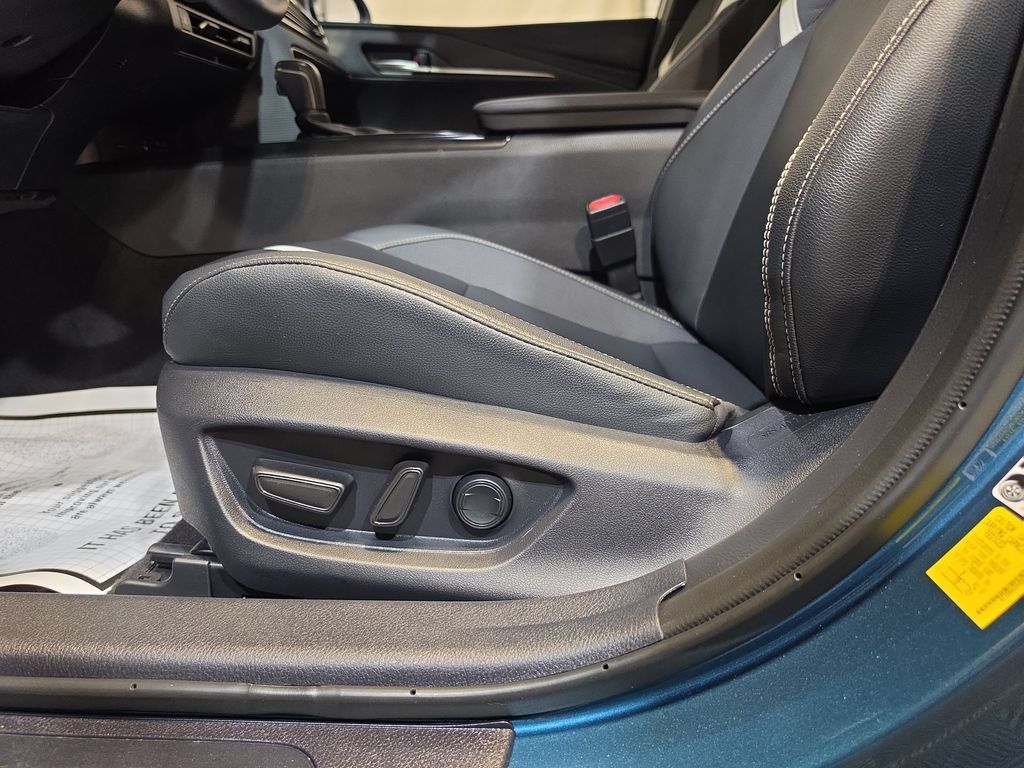 Used 2025 Toyota Camry SE w/ Convenience Package AWD/4WD image 14