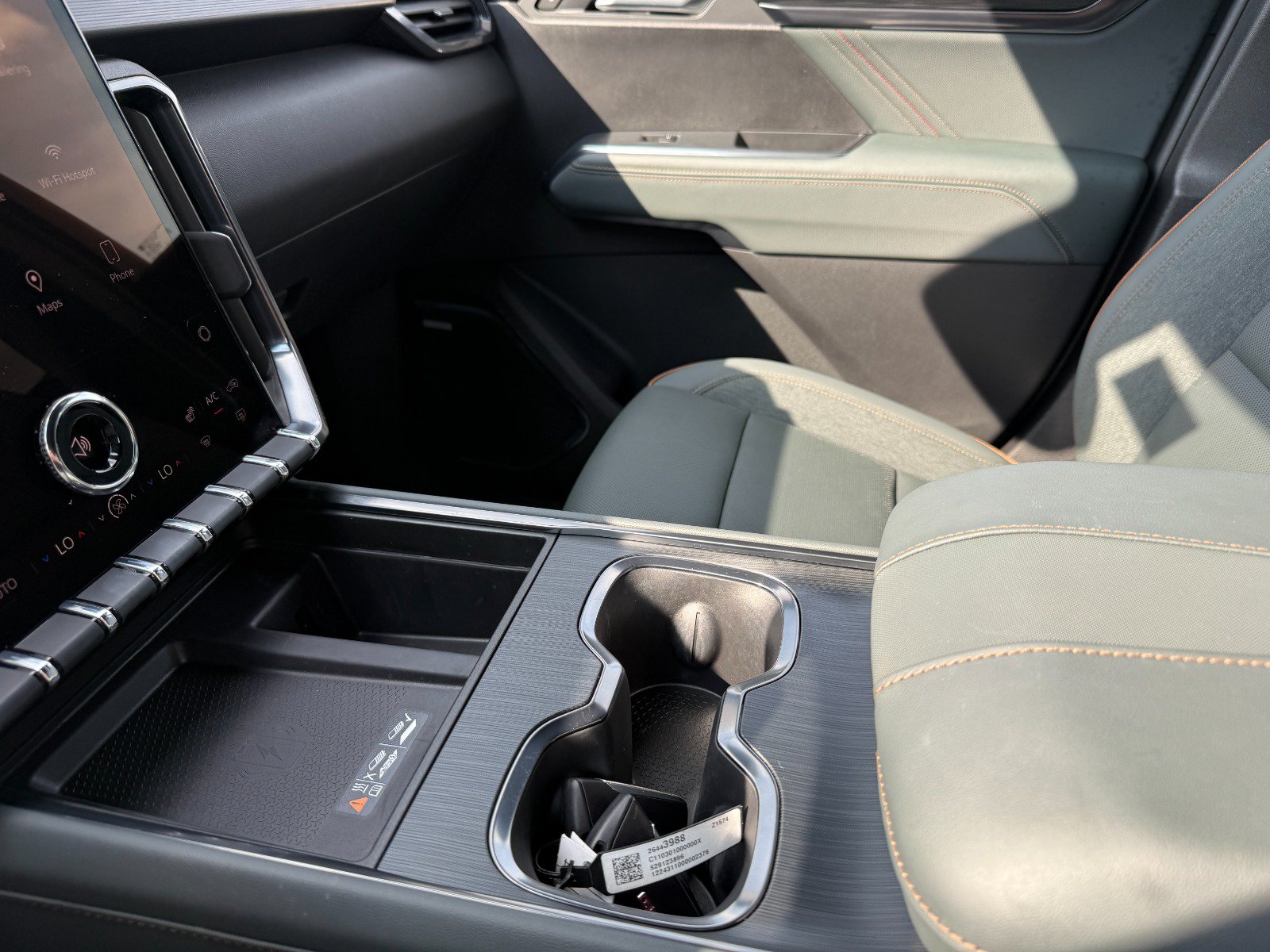 Certified 2025 GMC Acadia AT4 AWD/4WD image 35