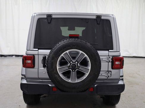 Used 2019 Jeep Wrangler Unlimited Sahara image 7