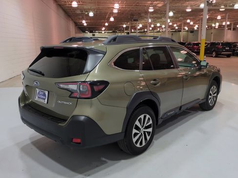 Certified 2025 Subaru Outback Premium w/ Popular Package #1A AWD/4WD image 3