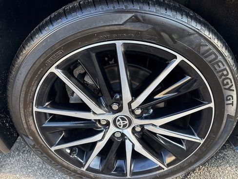 Used 2024 Toyota Camry SE image 8