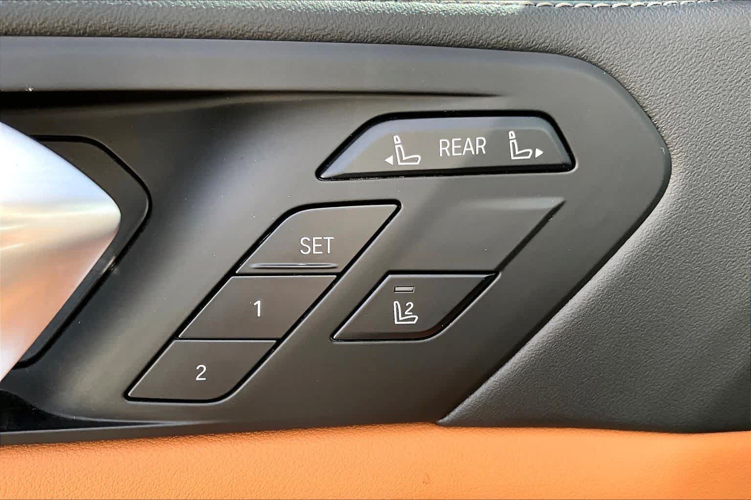 Used 2024 BMW X7 xDrive40i AWD/4WD image 32